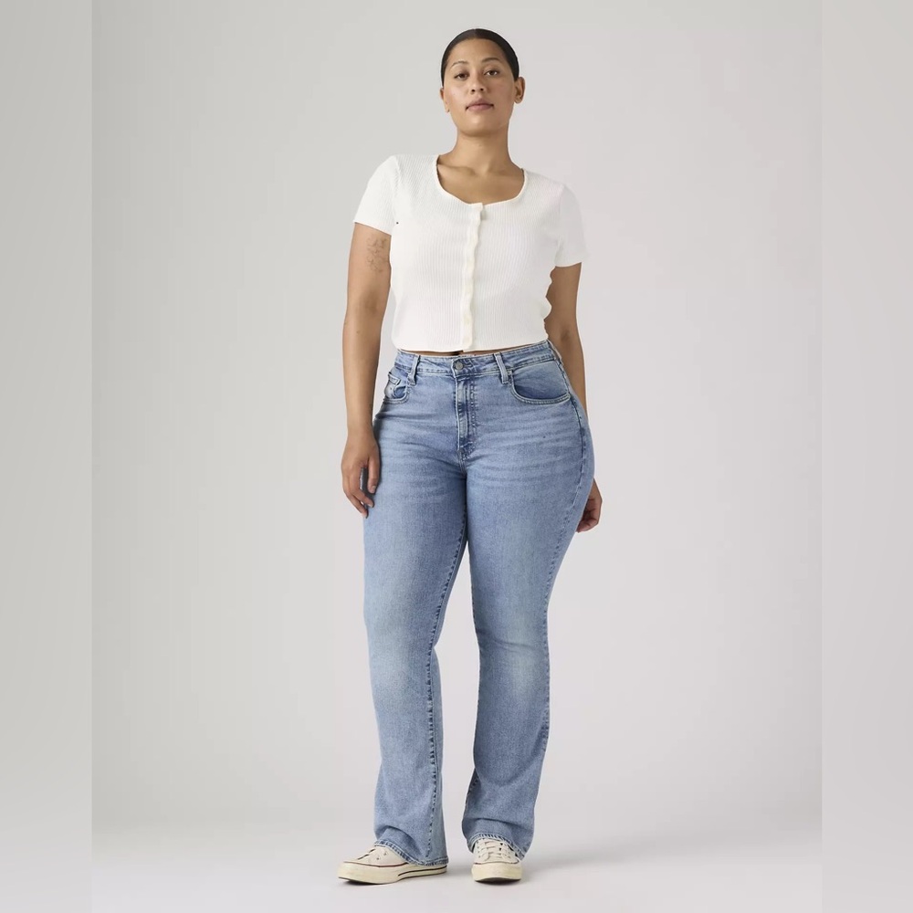 725 High Rise Bootcut - size 34 - Light Wash